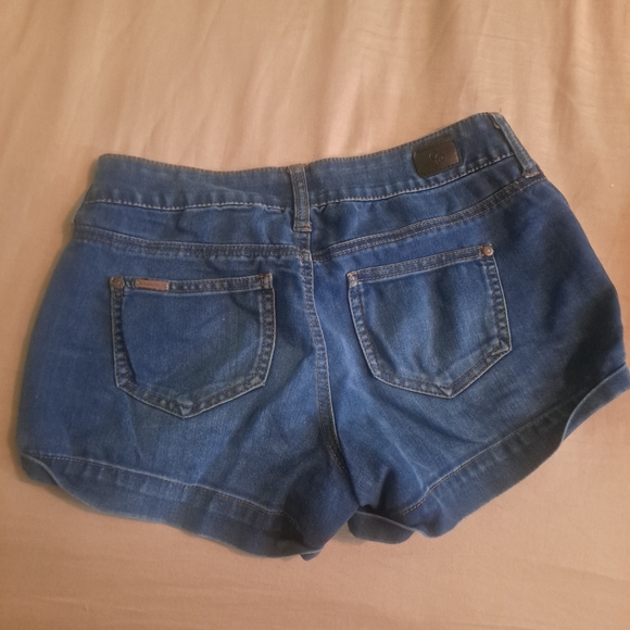 Shorts - Picture 2 of 4